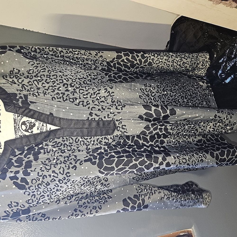 Daniel Rainn Womans V Neck Blouse Size M